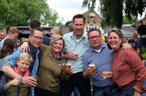 Jubilerende Weijenborg presenteert 'Hemels Hollands' met bekende live artiesten