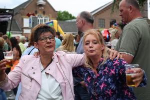 Jubilerende Weijenborg presenteert 'Hemels Hollands' met bekende live artiesten
