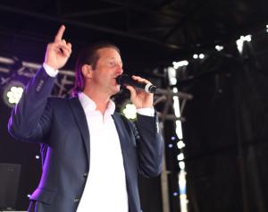 Jubilerende Weijenborg presenteert 'Hemels Hollands' met bekende live artiesten