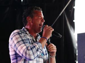 Jubilerende Weijenborg presenteert 'Hemels Hollands' met bekende live artiesten