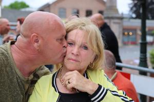Jubilerende Weijenborg presenteert 'Hemels Hollands' met bekende live artiesten