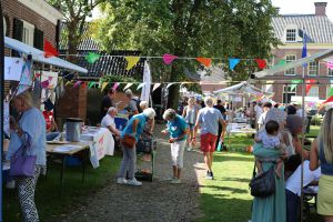 Foto's: Honderden bezoekers voor eerste Deldense editie Kleurrijk in de Hof