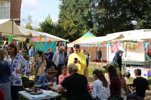 Straatfestival en Kleurrijk in de Hof