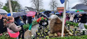 Update: Foto's: Scholieren herdenken bevrijding Delden