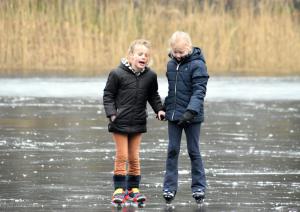 IJsbaan in Twickel geopend op donderdag 11 januari 2024