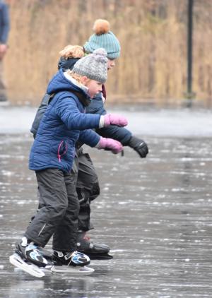 IJsbaan in Twickel geopend op donderdag 11 januari 2024
