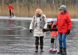 IJsbaan in Twickel geopend op donderdag 11 januari 2024