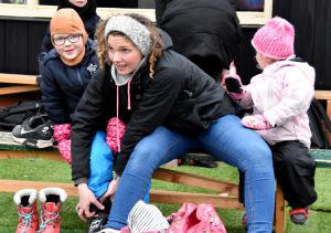 IJsbaan in Twickel geopend op donderdag 11 januari 2024