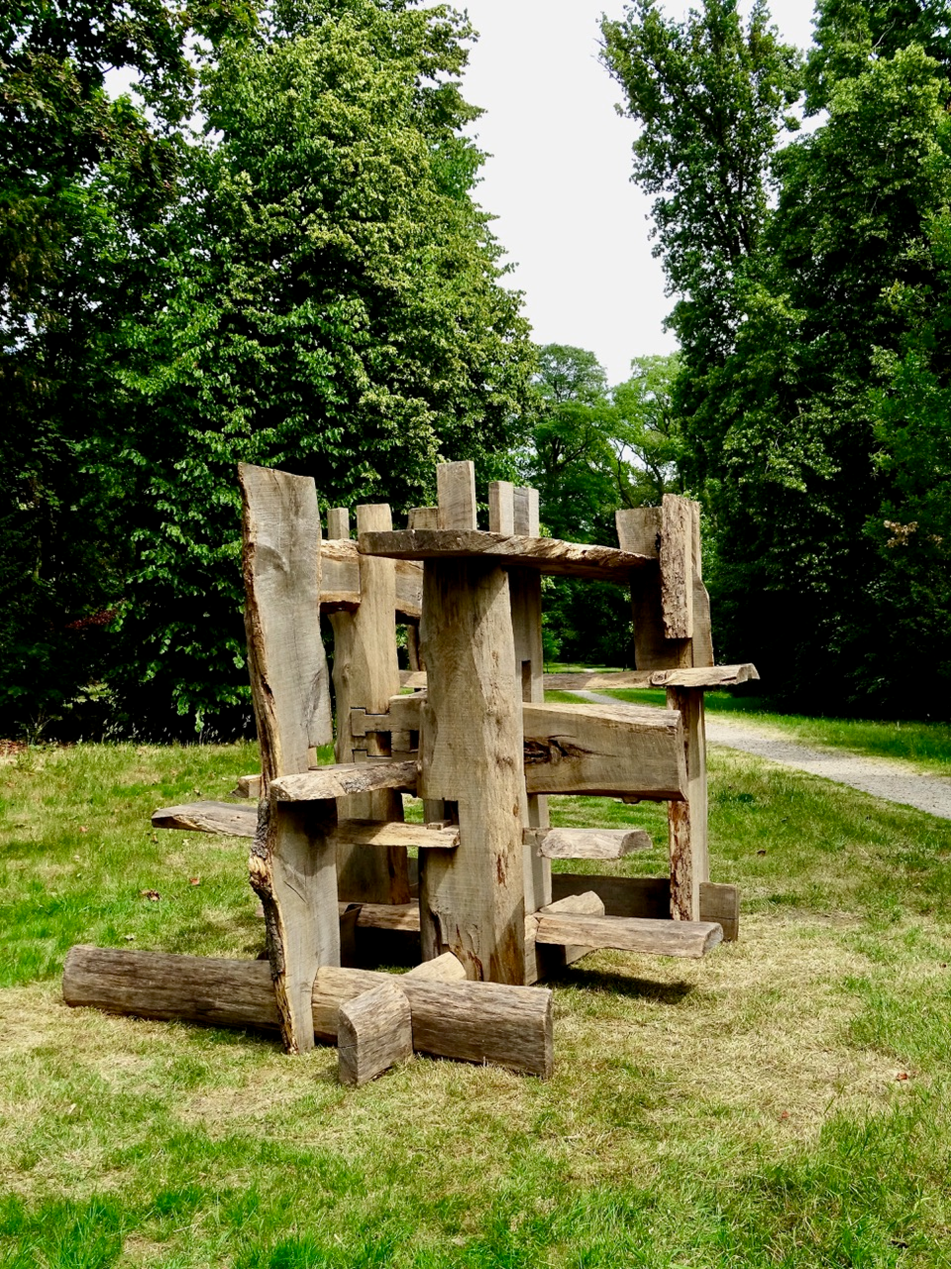 Twickelparkje gevuld met kunst over recht en onrecht
