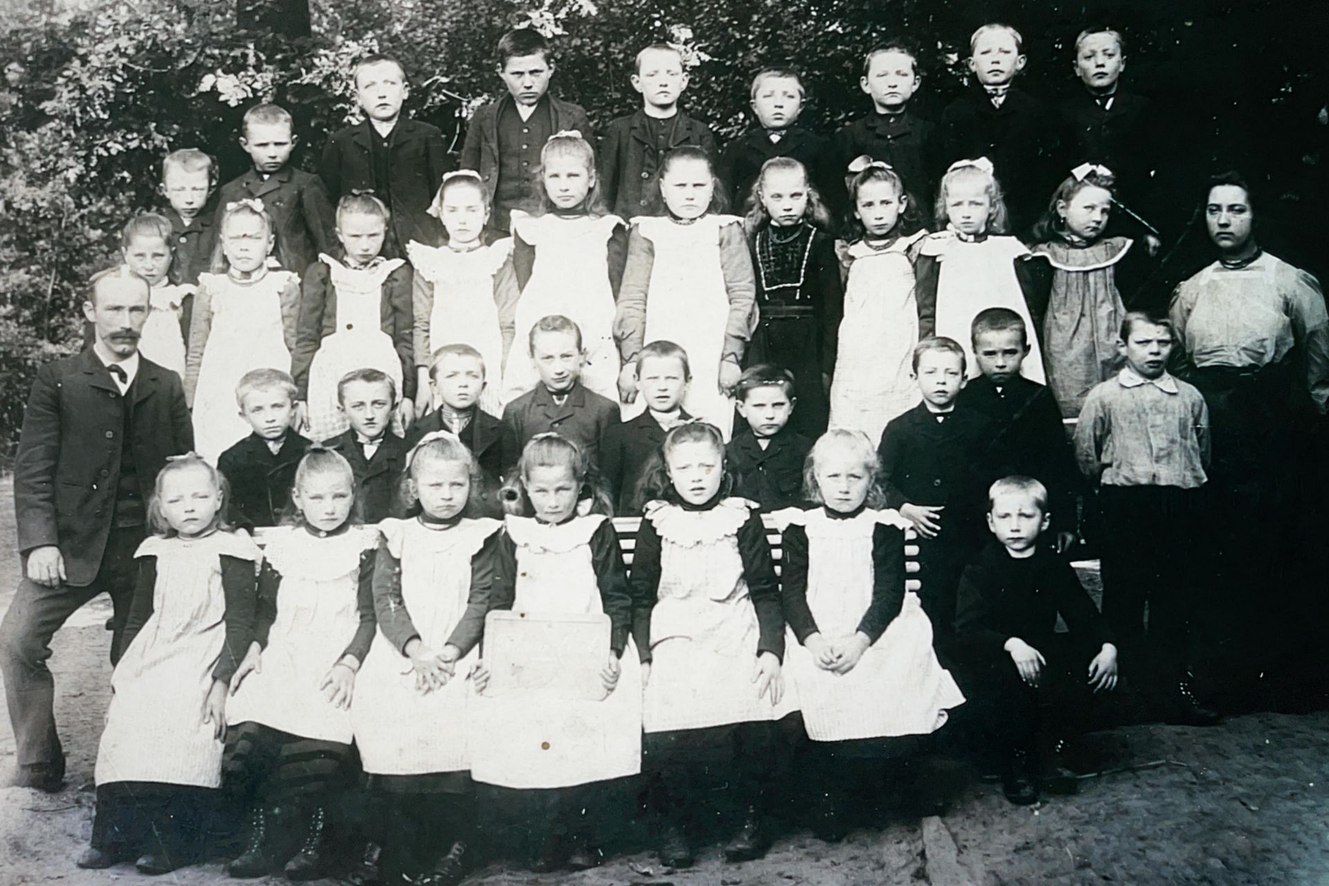 De geschiedenis van Delden in Beeld - Klassenfoto Deldenerbroek uit 1908