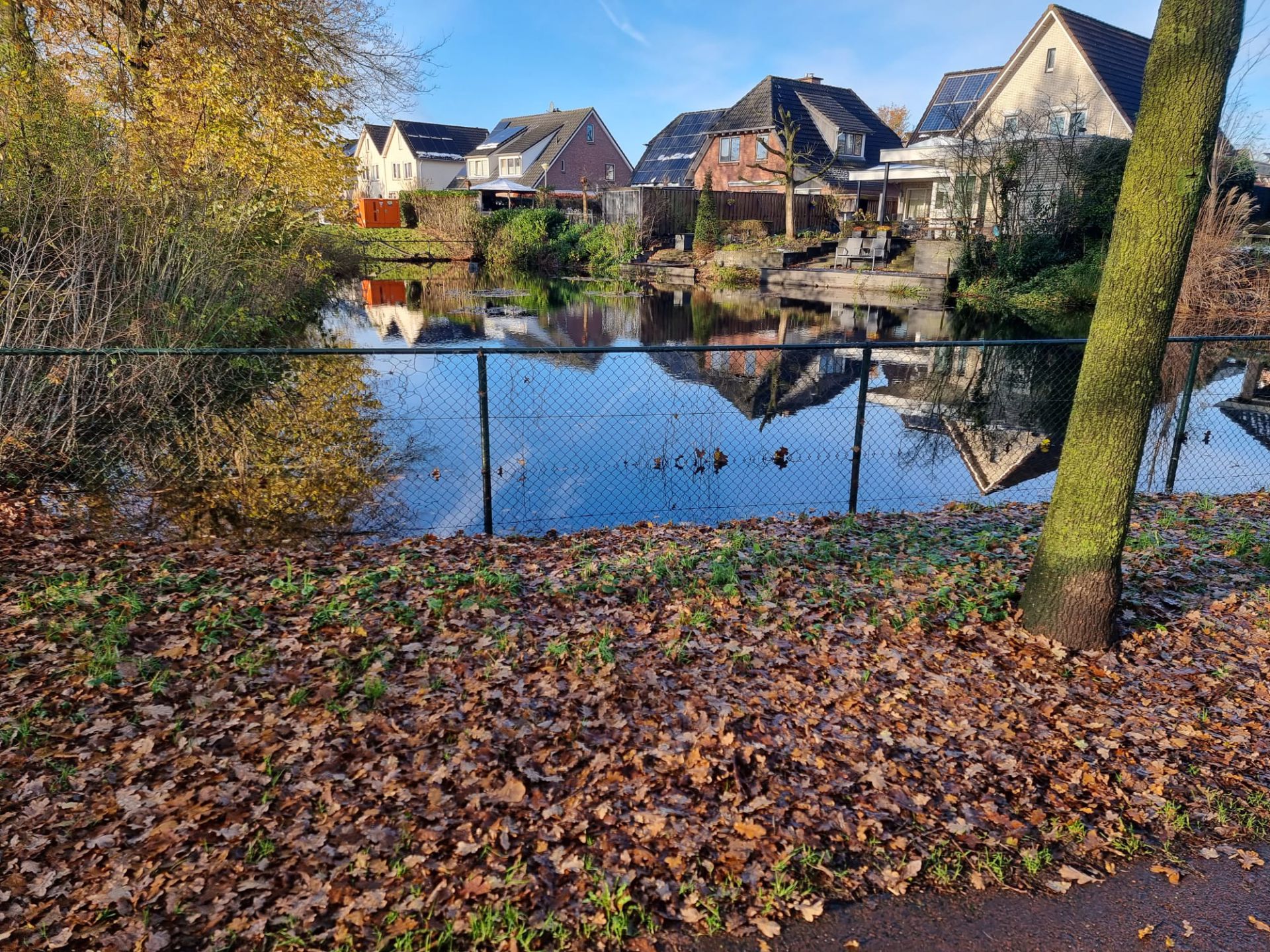 Waterpeil vijver Rode Pad weer gedaald met behulp van pompinstallatie