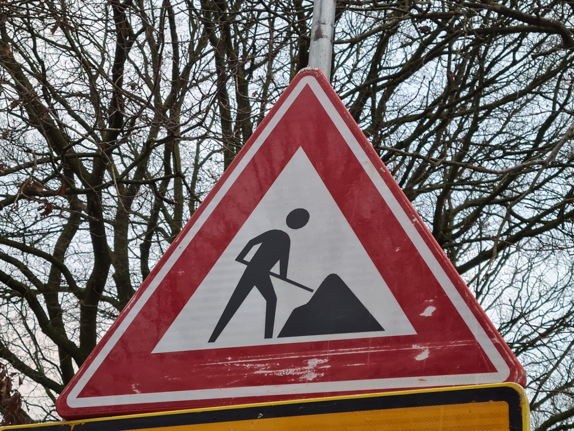 Gemeentelijk onderhoud aan meerdere wegen in en om Delden