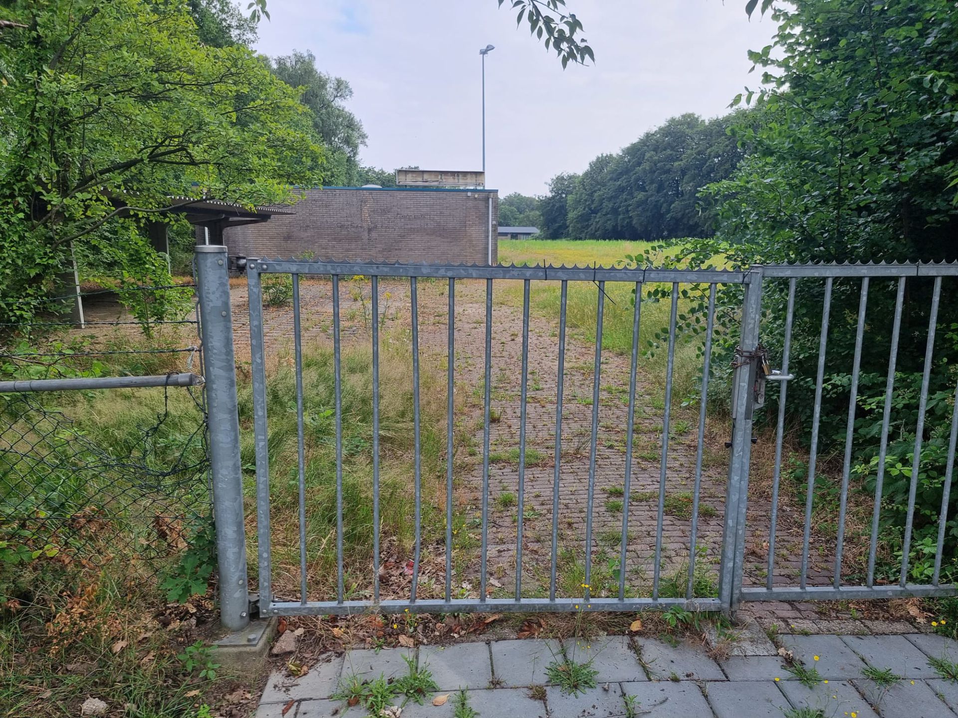 Overlast door crossmotoren op voormalige velden Zwart Wit in Delden